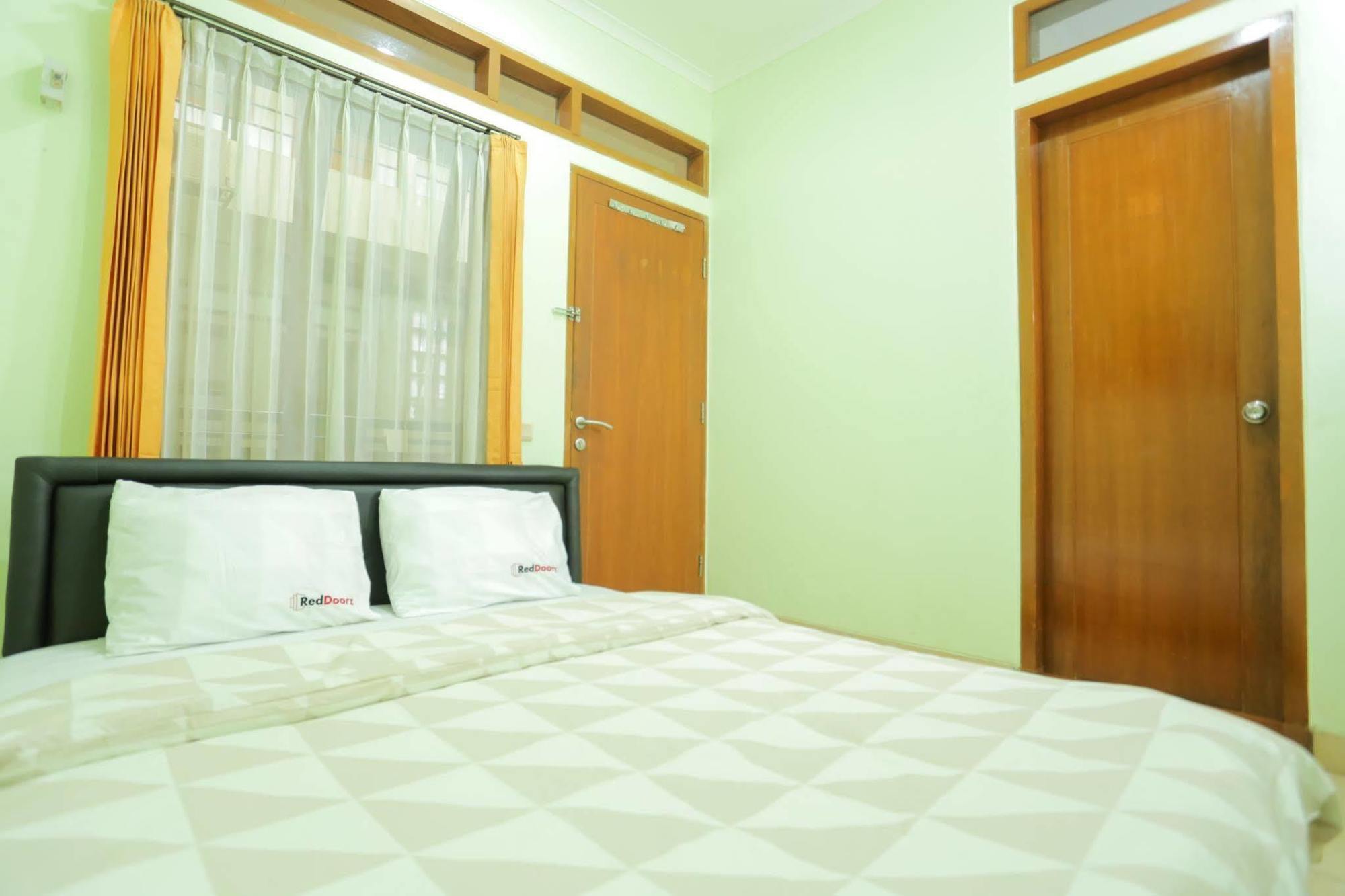 Reddoorz Near Sukajadi Hotel Bandung Exterior photo